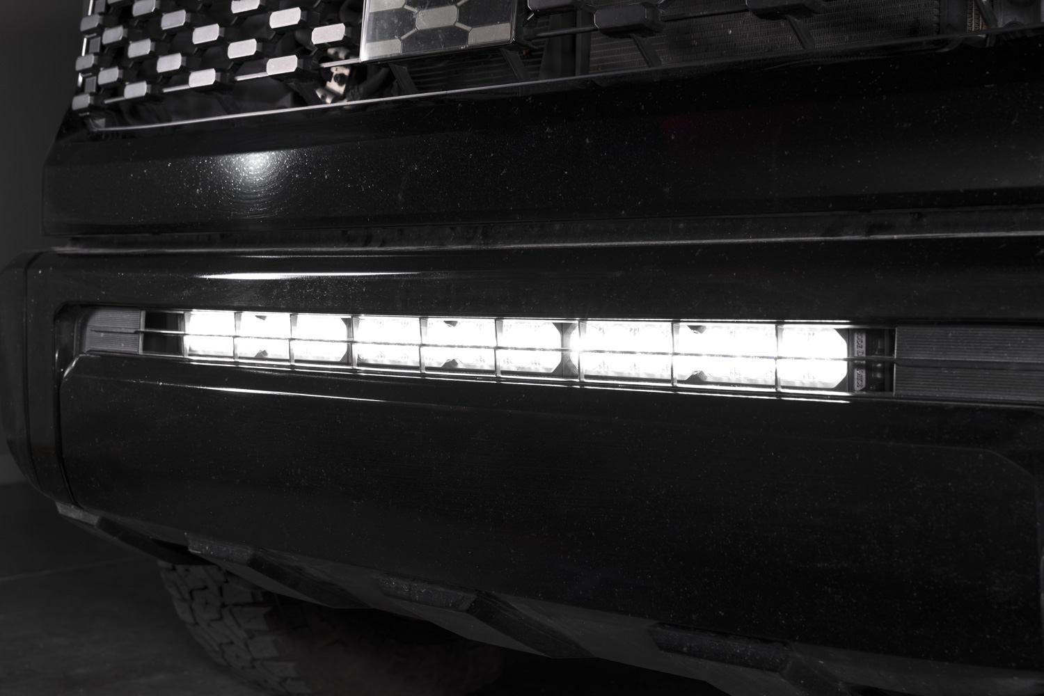 Tundra 2014 Stealth SS30 Pro Yellow Driving - Image 3