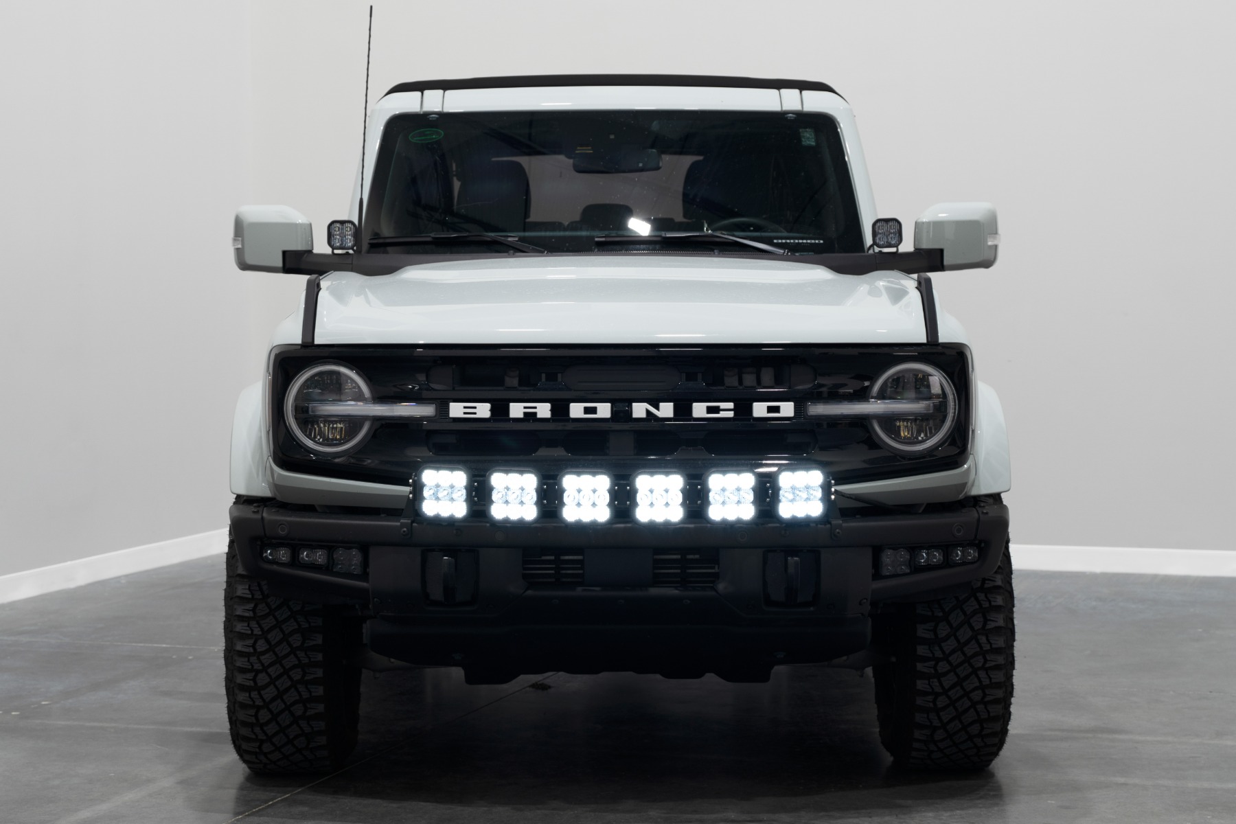 Bronco SS5 6-Pod CrossLink Grille Lightbar Kit  Pro White Combo - Image 4