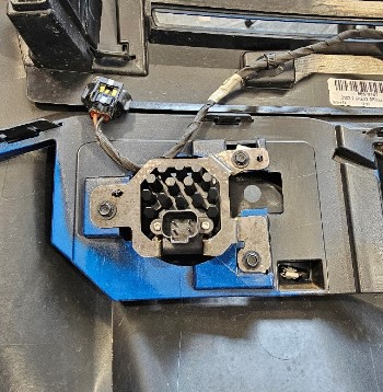 Type G3M SSC1 bracket assembly secured at the factory fog light mounting points